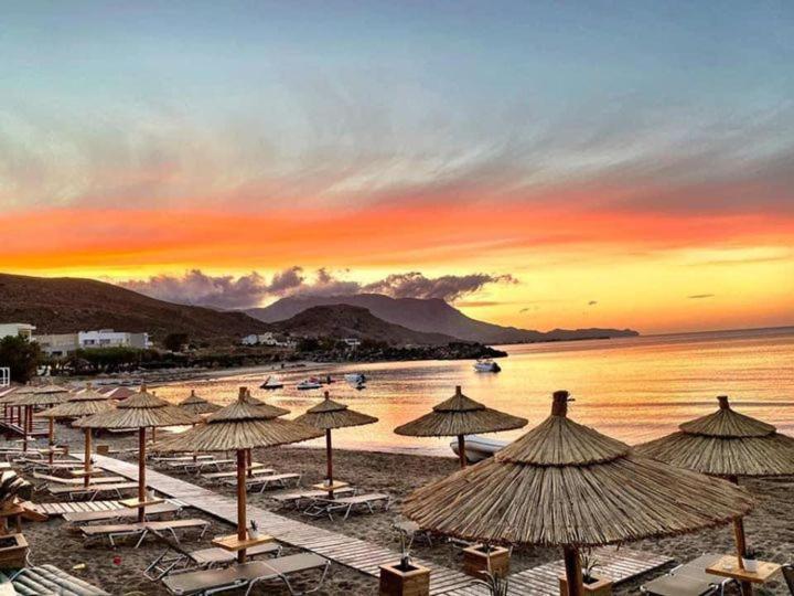 Molos Beach Rooms Kíssamos Eksteriør billede
