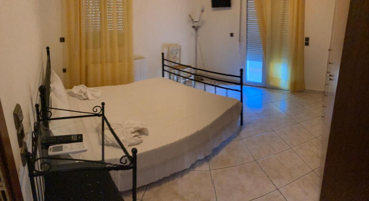 Molos Beach Rooms Kíssamos Eksteriør billede