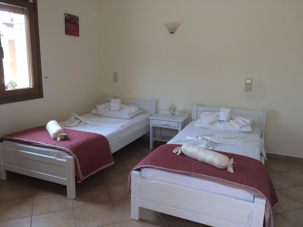 Molos Beach Rooms Kíssamos Eksteriør billede