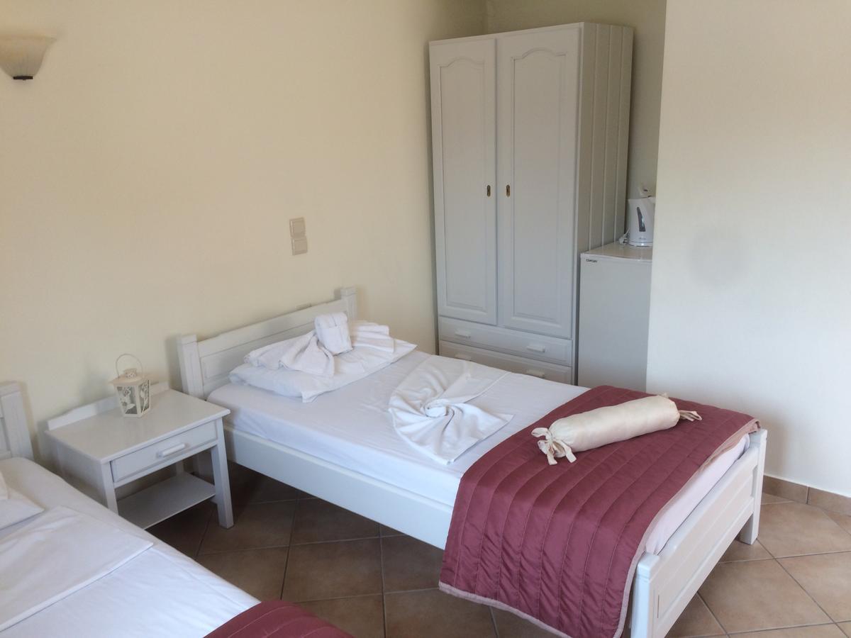 Molos Beach Rooms Kíssamos Eksteriør billede