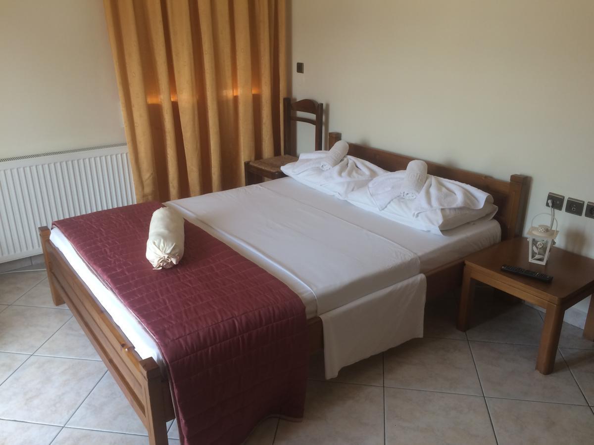 Molos Beach Rooms Kíssamos Eksteriør billede