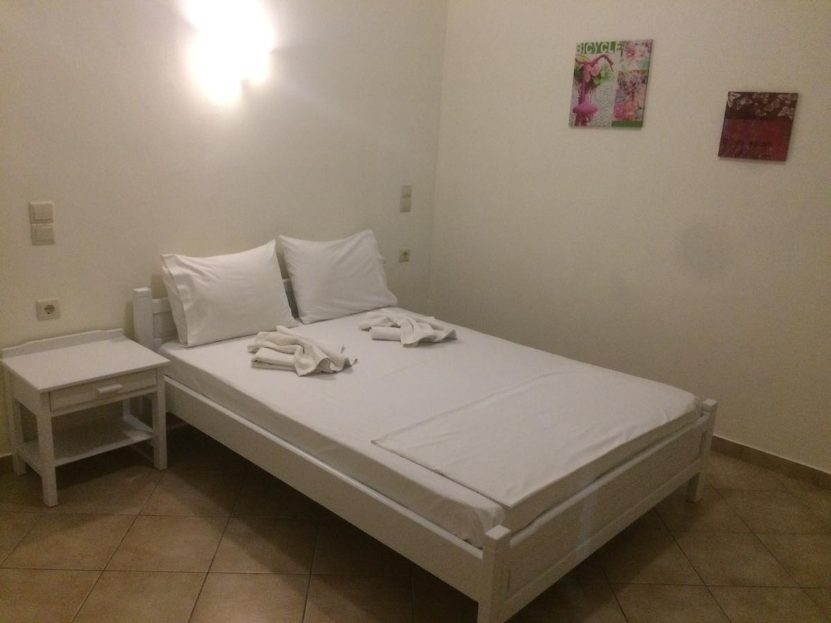 Molos Beach Rooms Kíssamos Eksteriør billede
