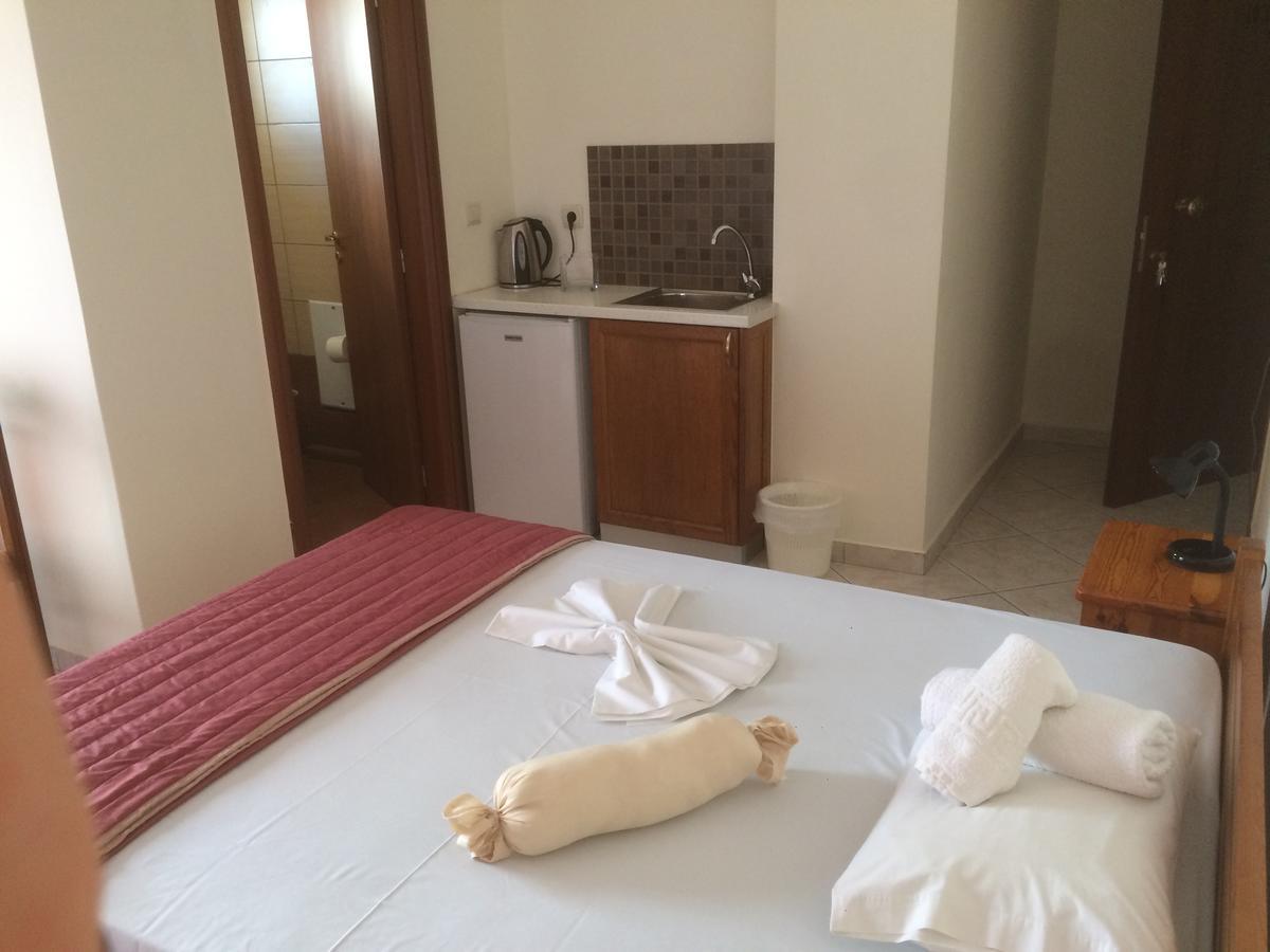 Molos Beach Rooms Kíssamos Eksteriør billede